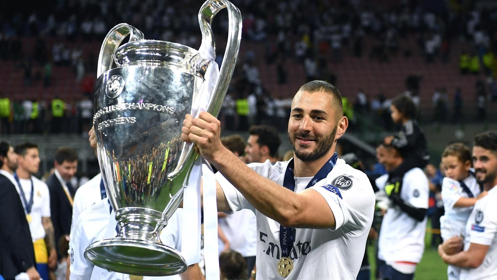 Échanger ses 4 LDC contre une Coupe du monde ? Karim Benzema répond