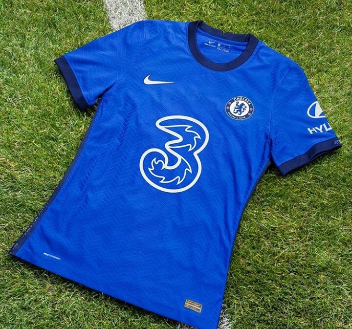 Chelsea : Le nouveau maillot domicile dévoilé !