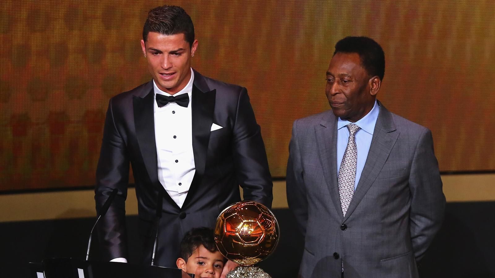 Pelé dans sa ligne de mire, C. Ronaldo vise le plus grand de tous les records