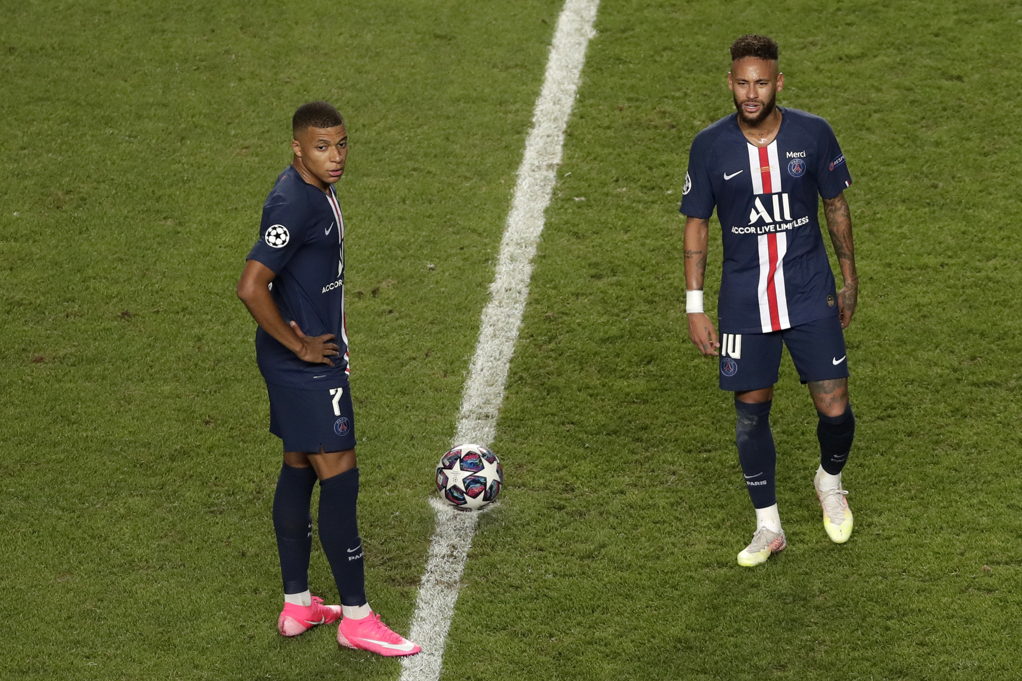 Dossiers Neymar – Mbappé, la très mauvaise passe du PSG