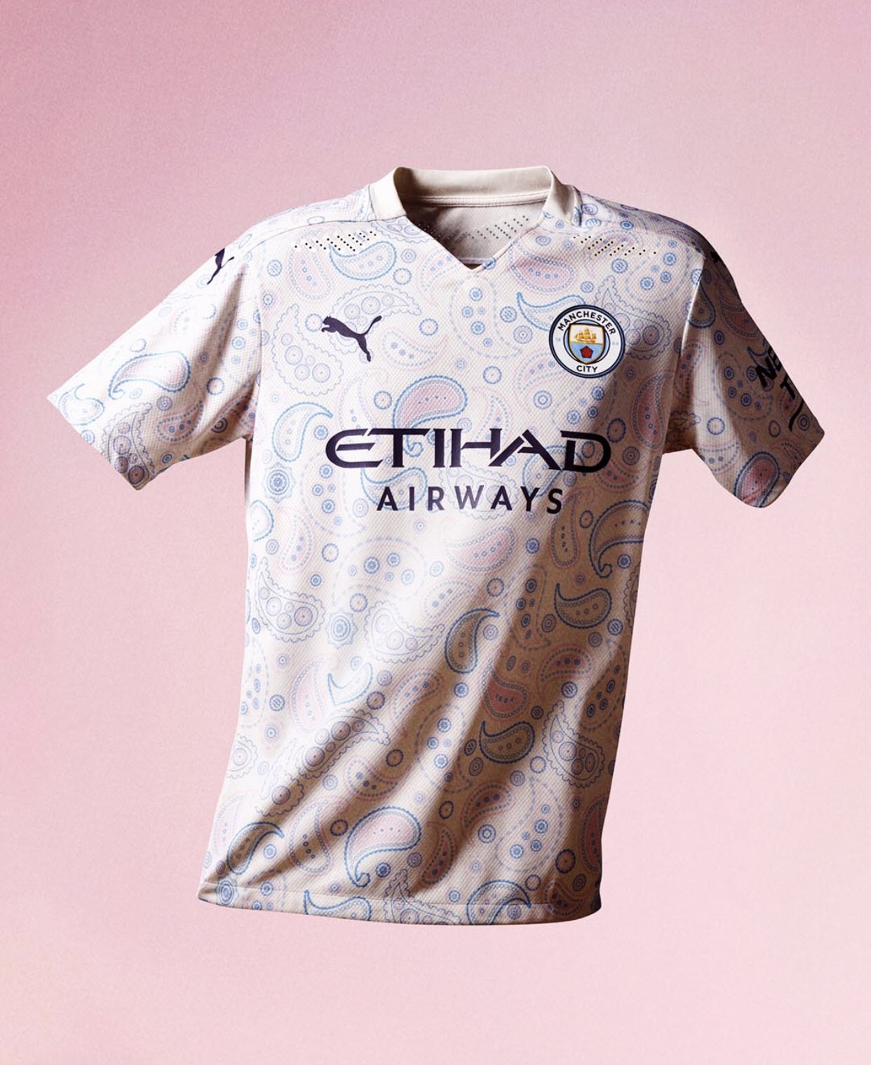 Manchester City présente son nouveau maillot (Photo)