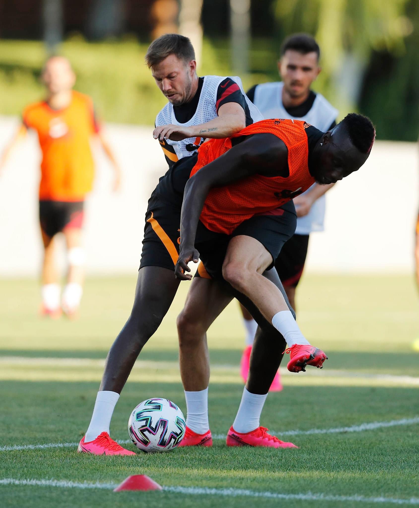 «Rendre la confiance qui m’a été accordé», M’Baye Diagne s’exprime sur son retour à Galatasaray