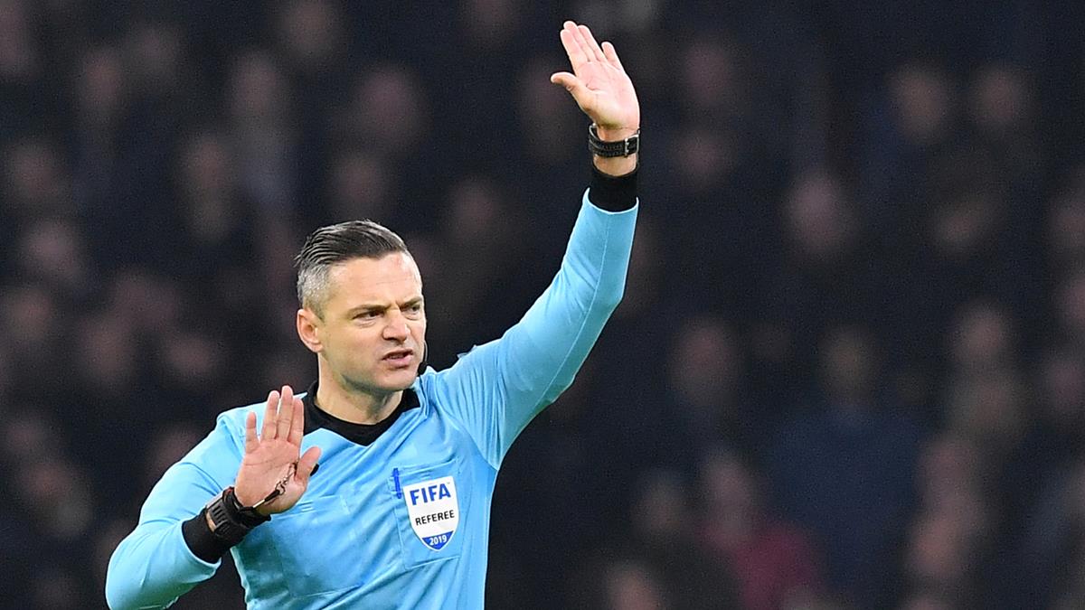 « En 2006 à la Coupe du monde, un des meilleurs arbitres du monde a donné 3 cartons jaunes au même joueur »