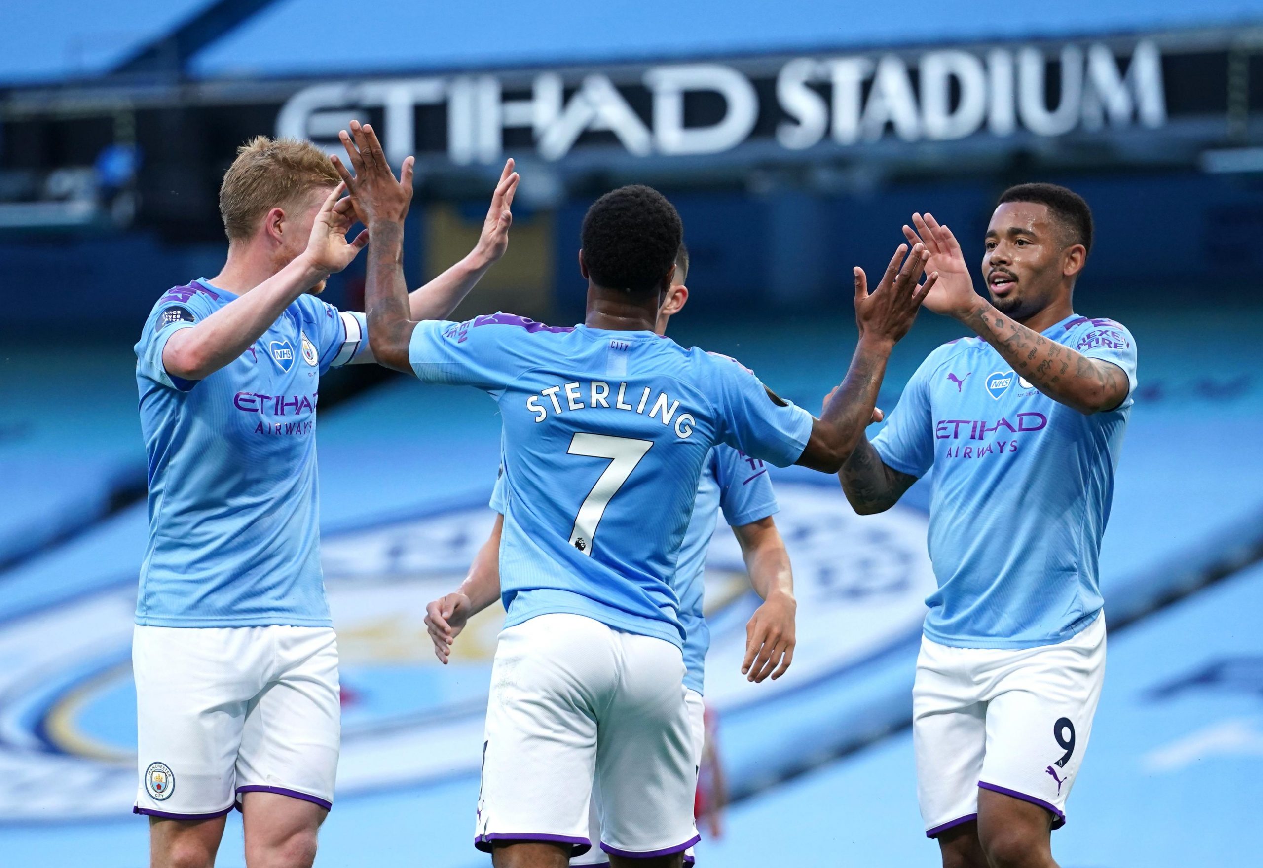 Covid-19 : En contact avec Usain Bolt, une star de Man City invitée à s’isoler