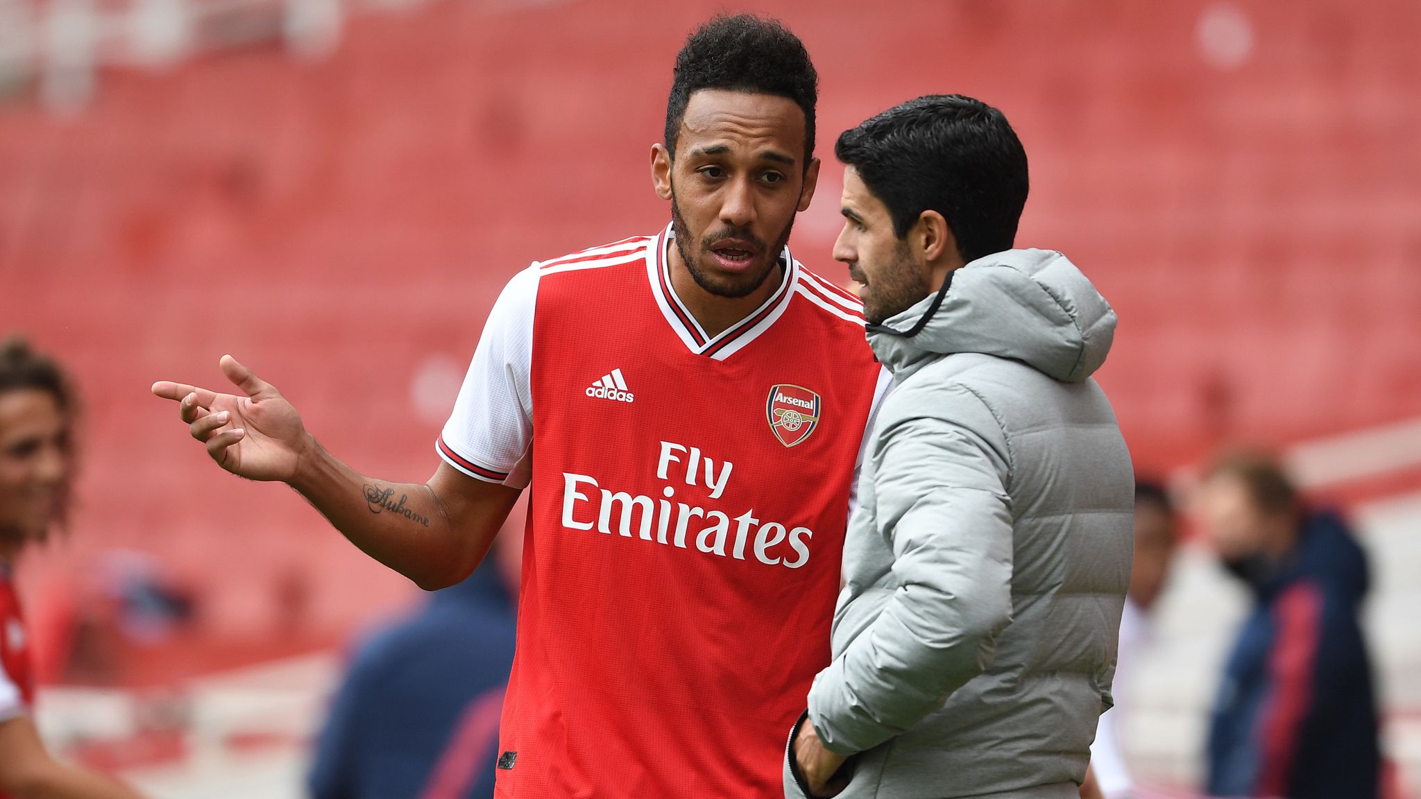 Mikel Arteta réagit au retrait du brassard de capitaine à Aubameyang