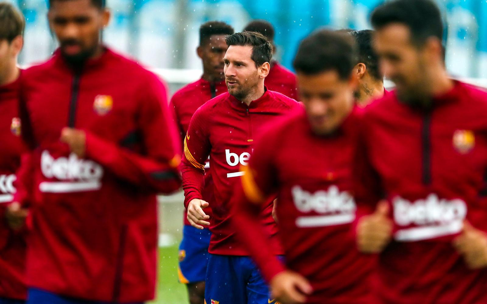 Lionel Messi intègre le groupe du Barça (photos)