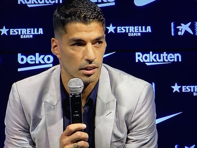Suarez était visiblement émotif lors de la conférence de presse d’adieu de Barcelone