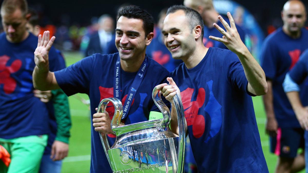 Dimitar Berbatov : « Il ne joue pas, il vole, il est du même niveau que Xavi ou Iniesta »