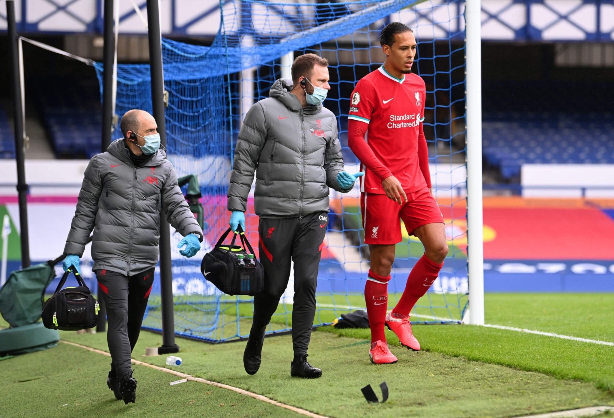Panique à Liverpool, Virgil Van Dijk sort sur blessure (vidéo)
