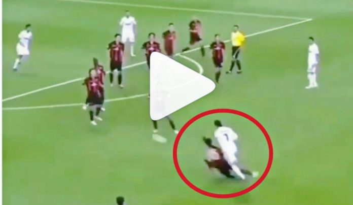 (Vidéo) Le Jour où Ronaldinho à failli arracher la Jambe de Cristiano Ronaldo.