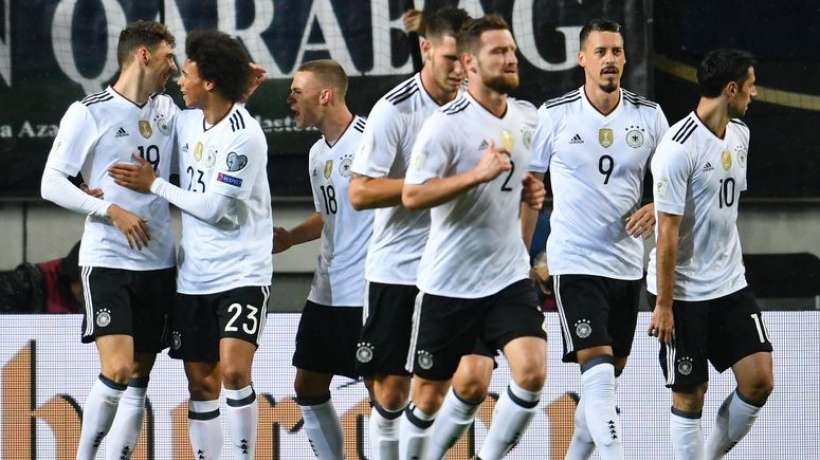 la joie des joueurs allemands lors d un but inscrit lors d allemagne azerbaidjan au fritz walter stadium de kaiserslautern 226853