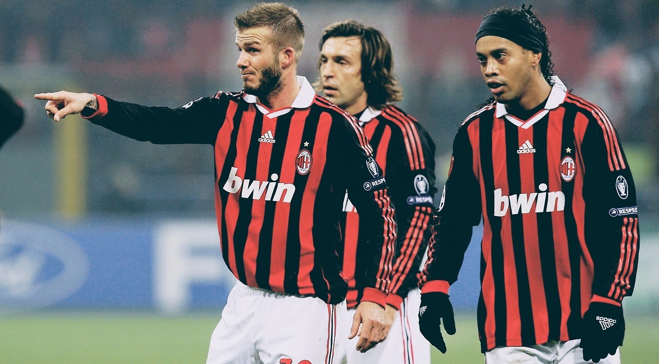 Les secrets du coup franc de Beckham et Ronaldinho ont été «  volés  » par une légende du football