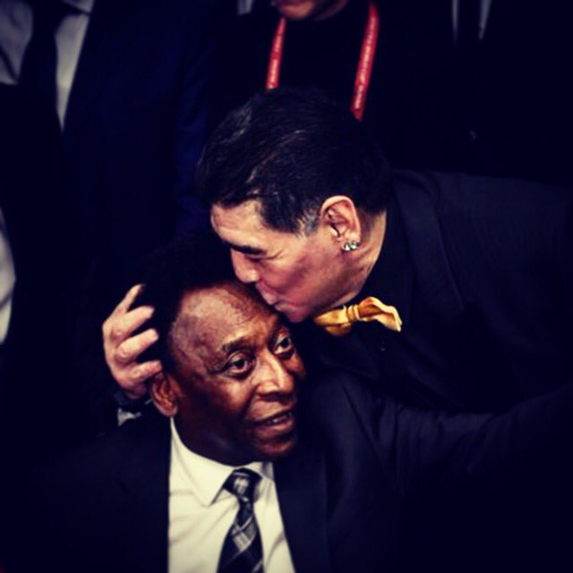 « J’espère qu’un jour nous pourrons jouer ensemble au ciel », a réagi la légende Pelé