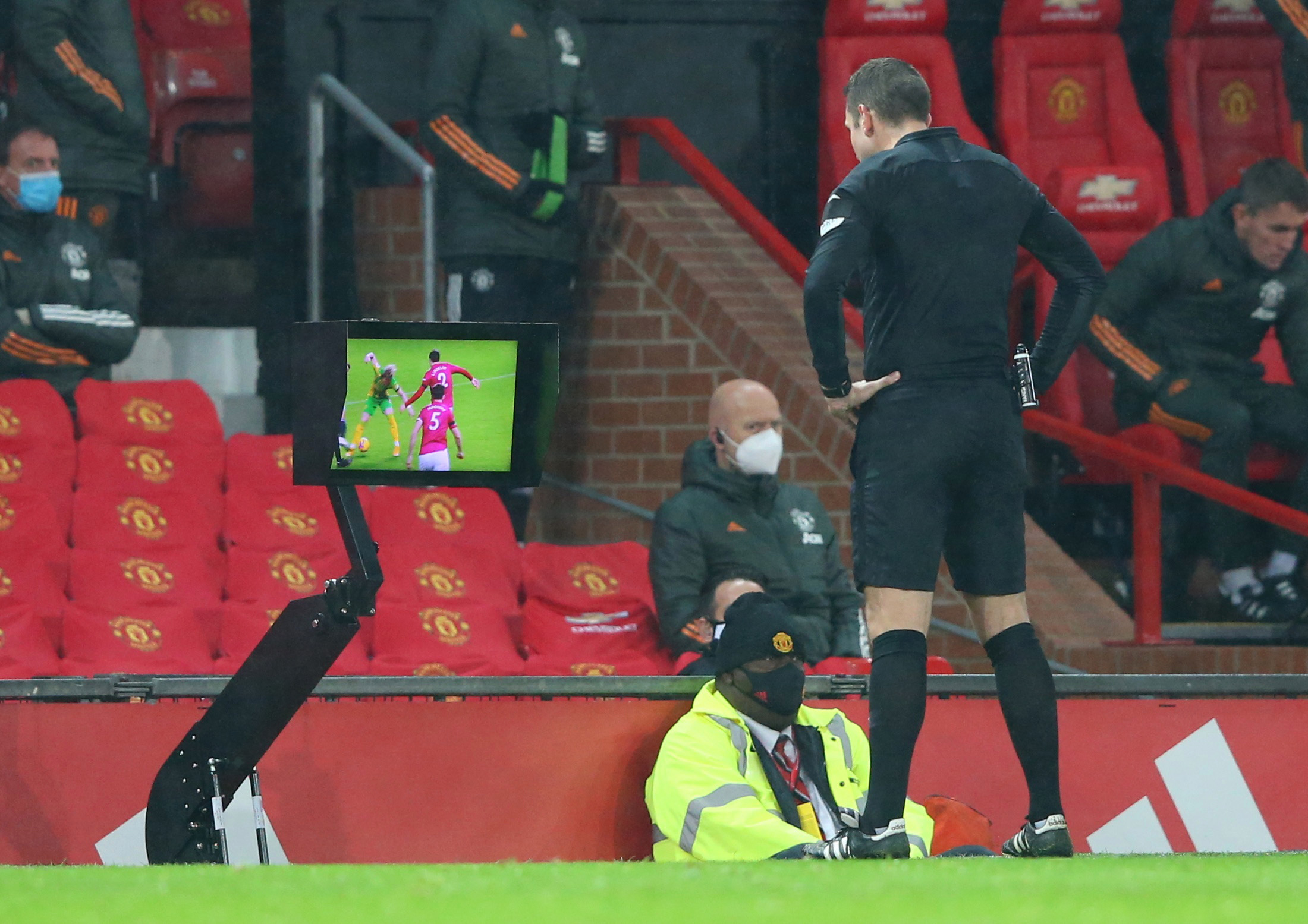 MU – West Brom : La Var fait encore polémique, Rio Ferdinand parle d’une « honte » (vidéo)