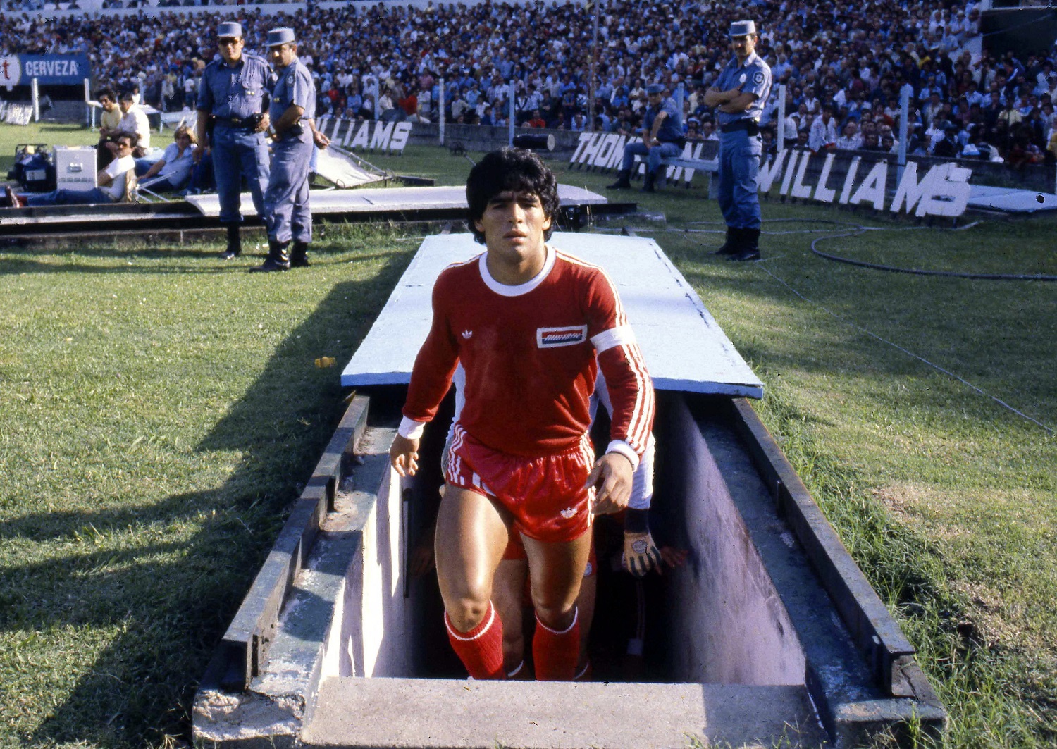 diego maradona le miracle argentinos juniors le corner histoire du football jeunesse et debut de maradona en argentine