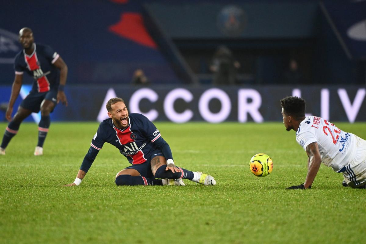 Blessure de Neymar, Thiago Mendes et sa famille menacés de mort