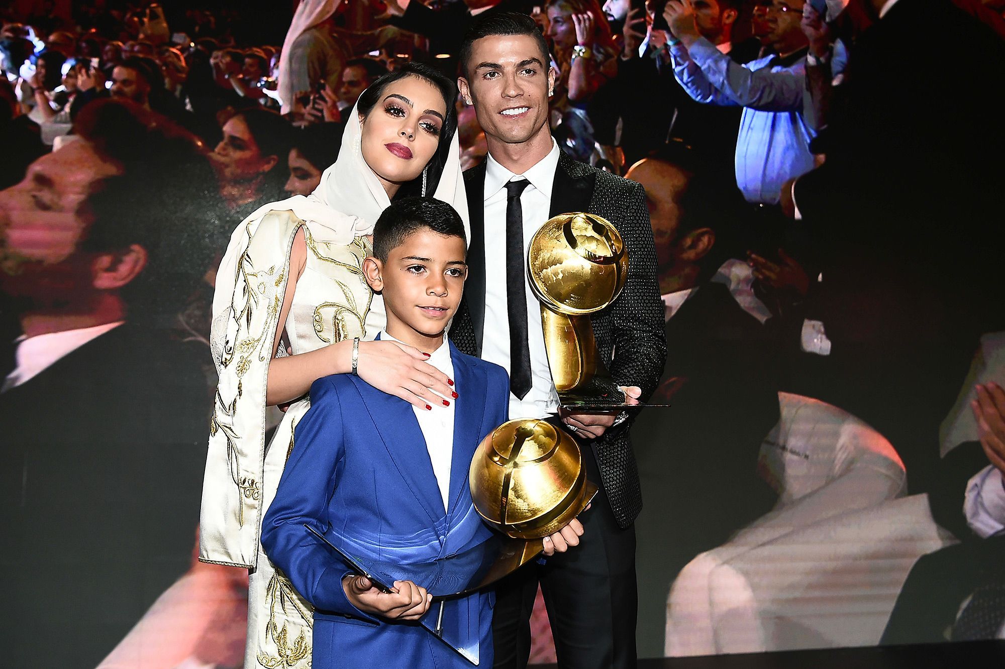 Cristiano Ronaldo honore a Dubai pour la plus grande fierte de sa compagne et son fils