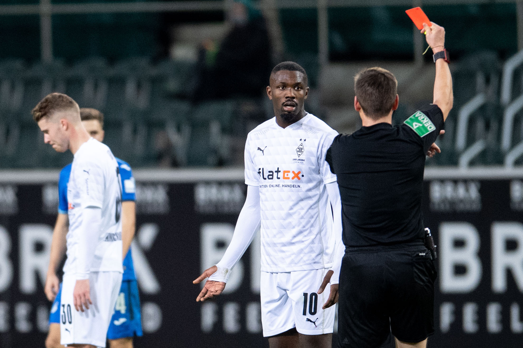 Lourde amende pour Marcus Thuram auteur d un crachat sur un adversaire