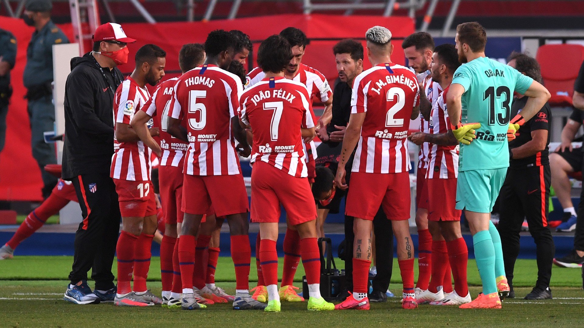 Réduit à 9 contre 11, l’Atletico Madrid résiste à Cadix et empoche 3 précieux points