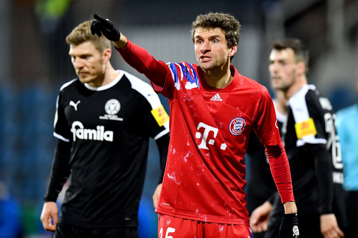 Frustré par l’élimination du Bayern, Thomas Müller explose contre un journaliste