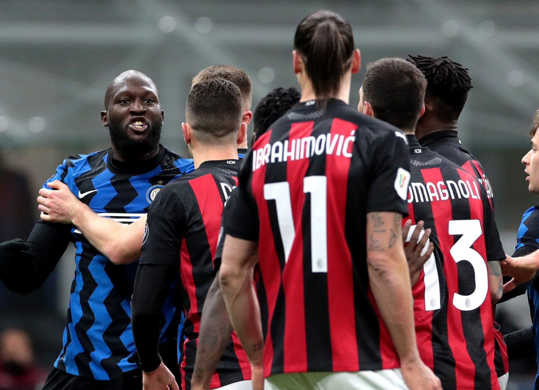 Ibrahimovic s’excuse pour le carton rouge après un affrontement avec Lukaku