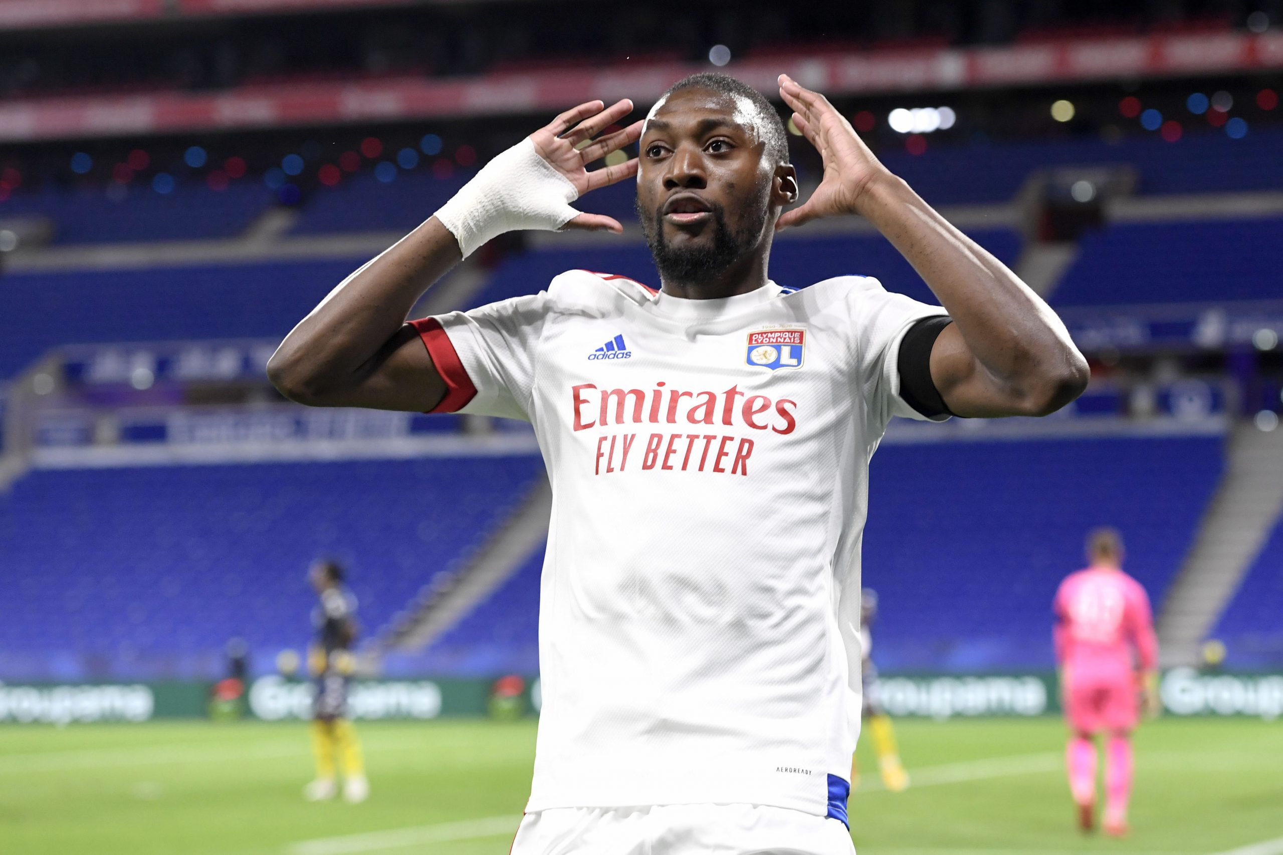 Lyon: Hué par ses supporters, Toko Ekambi craque après sa sortie (vidéo)