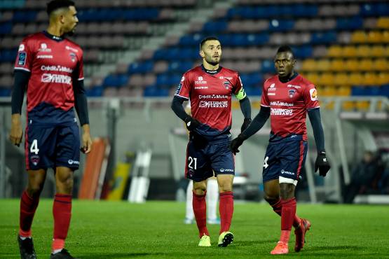 Rennes-Clermont : Bayo et Dossou sur le banc, les compos sont là !