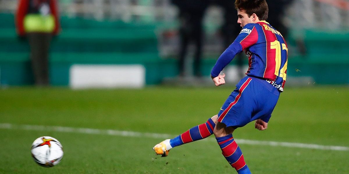 riqui puig lanzando el penalti