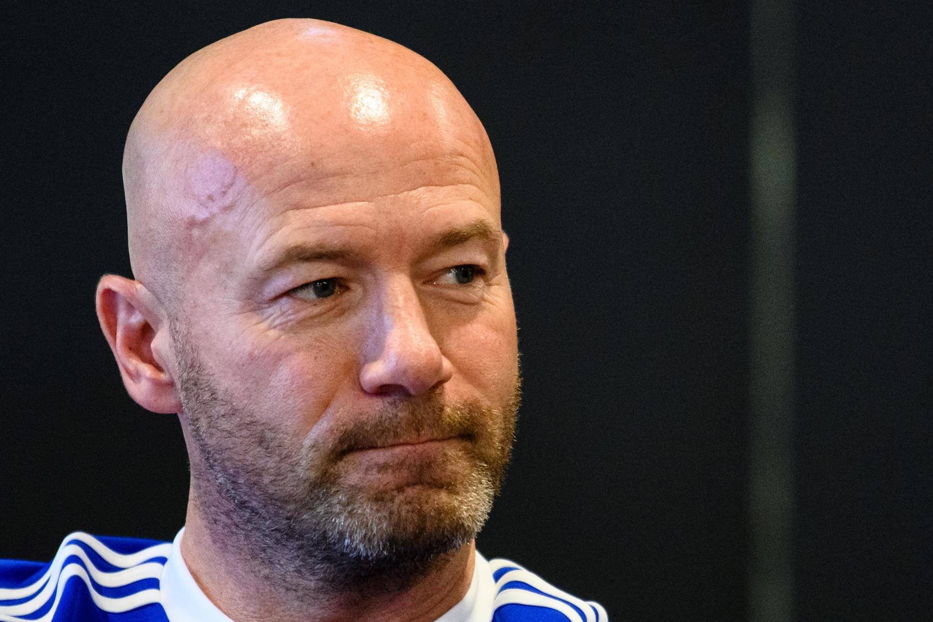 alan shearer has clarified his comments about man united