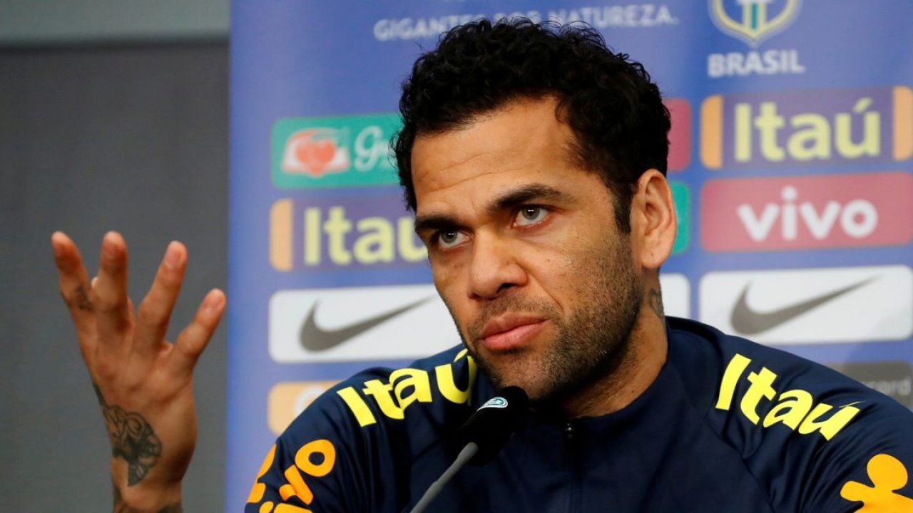 Dani Alves tend la main au FC Barcelone au milieu des rumeurs de transfert