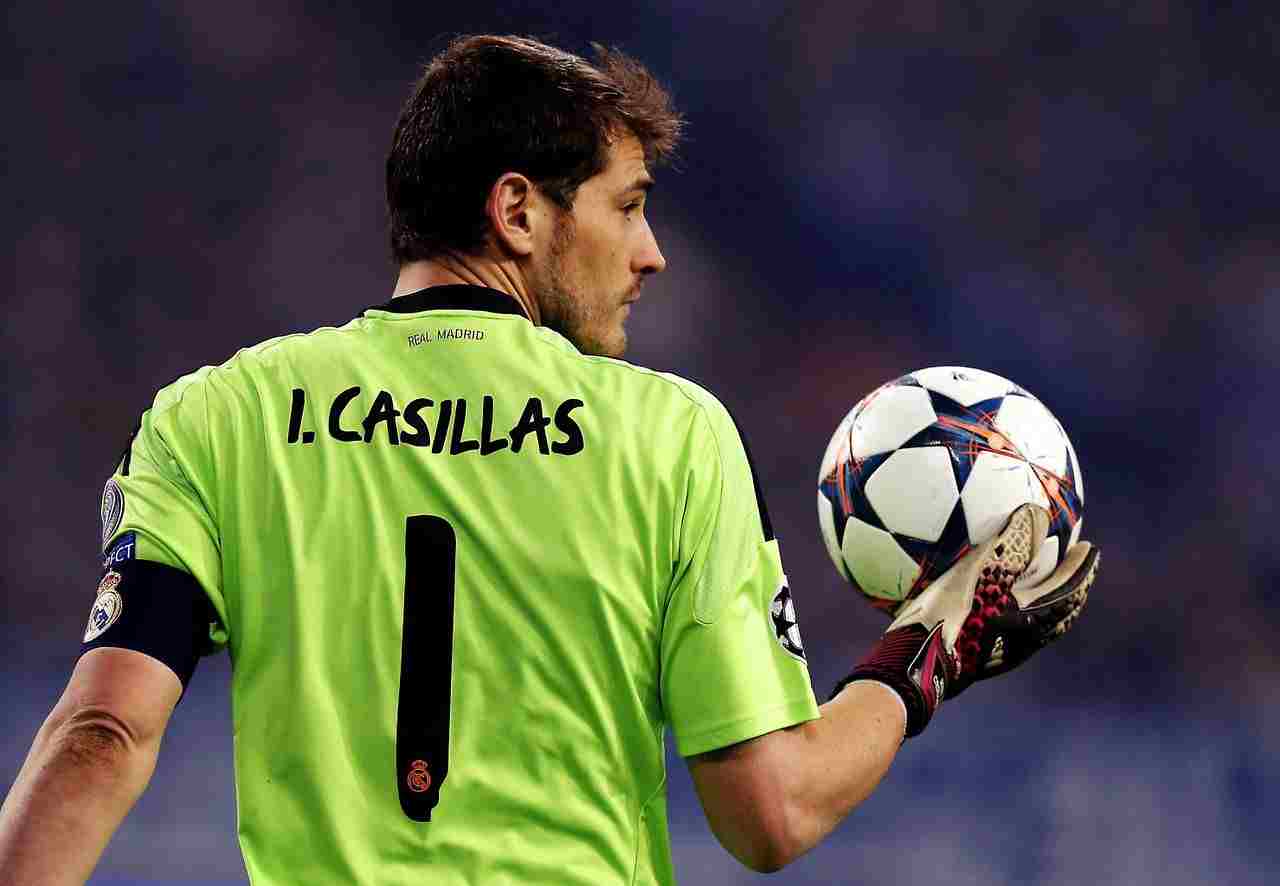 Iker Casillas zappe Pelé, Maradona, Ronaldo, Messi et Cr7 et désigne «son» GOAT