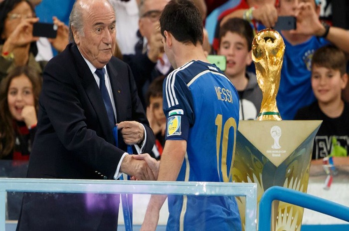 Sepp Blatter fait un commentaire controversé sur la victoire de Messi au Ballon d’Or à la Coupe du Monde de la FIFA 2014