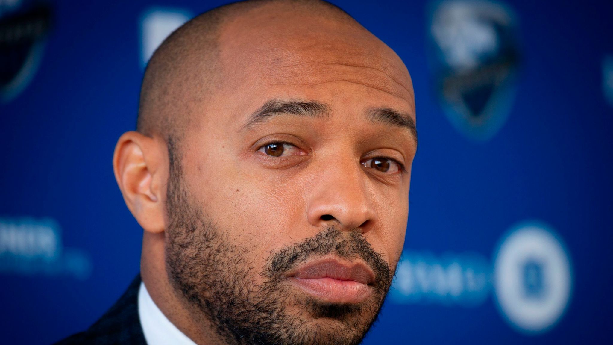« C’est un club que je respecte, je suis disponible », Thierry Henry lance un appel du pied