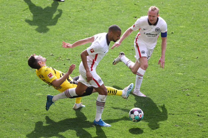Francfort s’offre le Borussia Dortmund à domicile grâce à André Silva