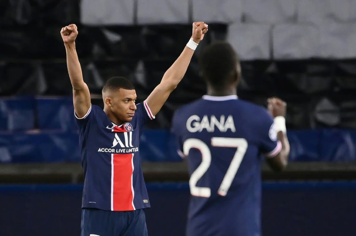 La joie de l attaquant du Paris Saint Germain Kylian Mbappe apres la qualification pour les demi finales de la Ligue des Champions malgre la defaite 1 0 face au Bayern Munich le 13 avril 2021 a