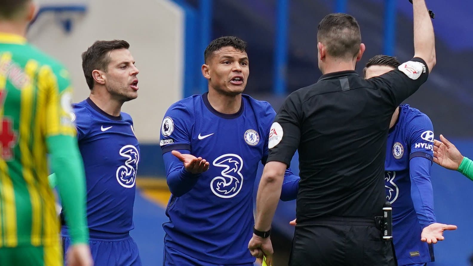 Chelsea : Expulsé face à West Brom, la toile se moque de Thiago Silva