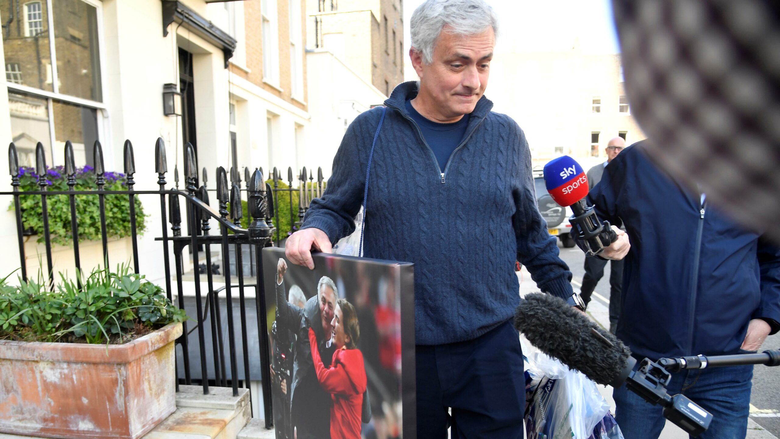 Limogé, José Mourinho sort enfin de son silence et fait une annonce