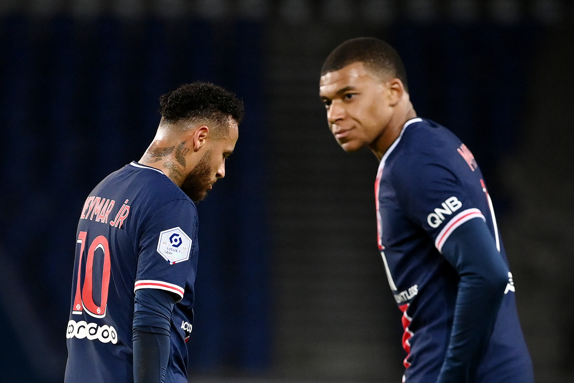 1235980 neymar et kylian mbappe au parc des princes le 2 octobre 2020