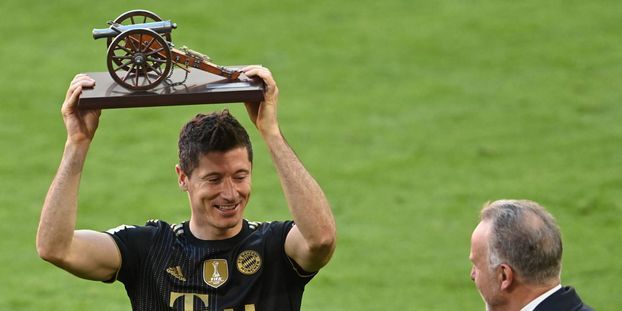 Allemagne Lewandowski marque son 41e but de la saison en Bundesliga et etablit un nouveau record