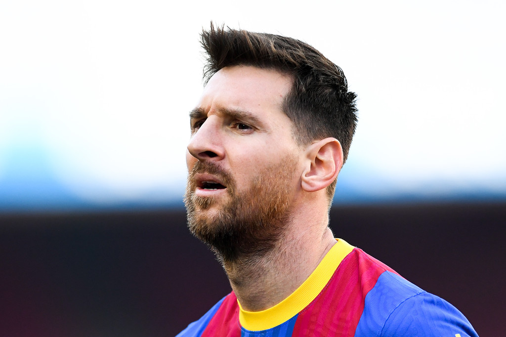 La FIFA réagit alors que la sortie de Messi de Barcelone est confirmée