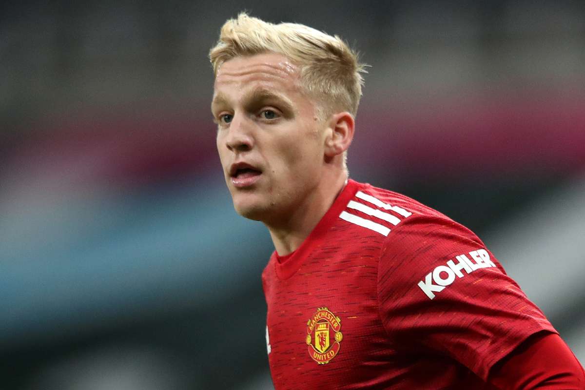 Donny van De Beek se propose au Barça