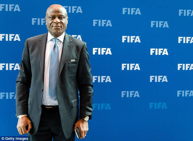 La FIFA interdit à Constant Omari toute activité liée au foot pendant un an