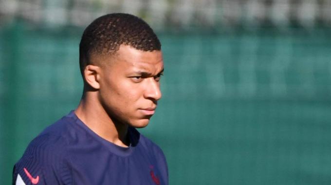 PSG : Kylian Mbappé veut parler avec Al Khelaifi avant sa décision