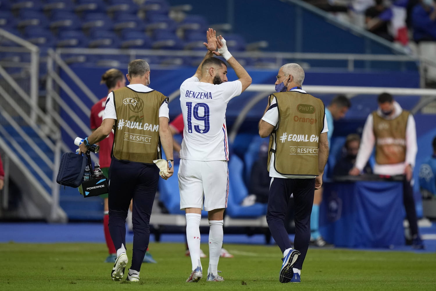 Sorti sur blessure, Karim Benzema reçoit une bonne nouvelle (RMC)