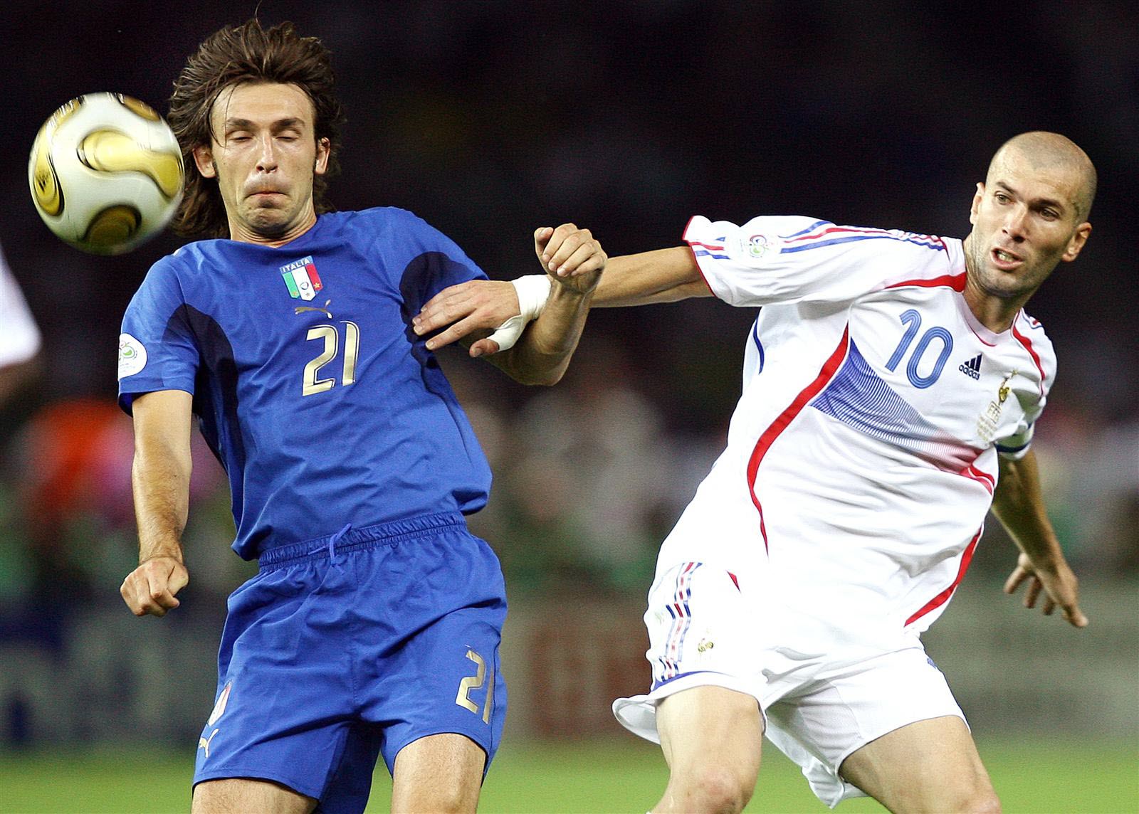 11 ans apres la finale du mondial 2006 zinedine zidane dont c etait le dernier match et andrea pirlo vont de nouveau s affronter pour la bonne cause cette fois archives le progres stephane guio