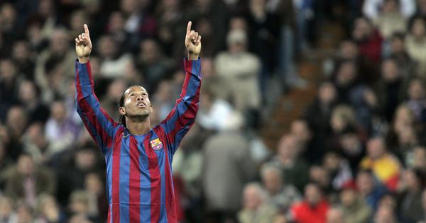 « Ce jour, tout Bernabeu s’est levé pour l’applaudir » : Inesta raconte une incroyable anecdote sur Ronaldinho