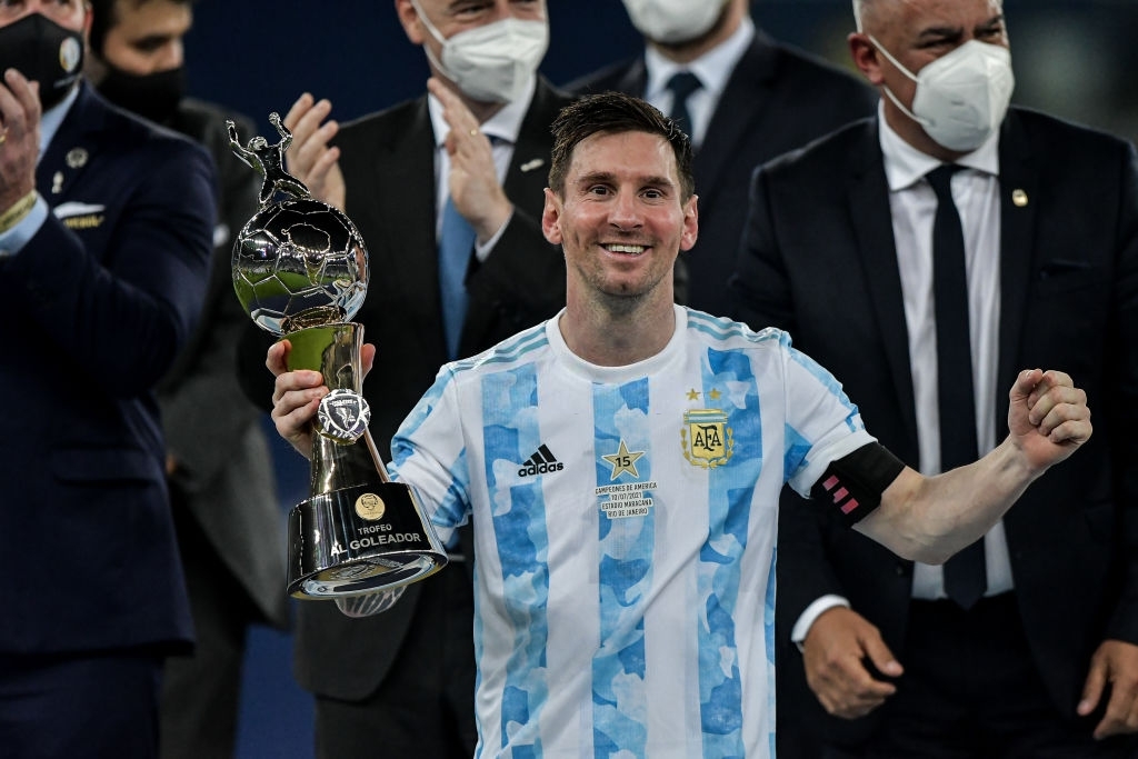 Lionel Messi lance un message fort au peuple argentin et rend encore hommage à Maradona