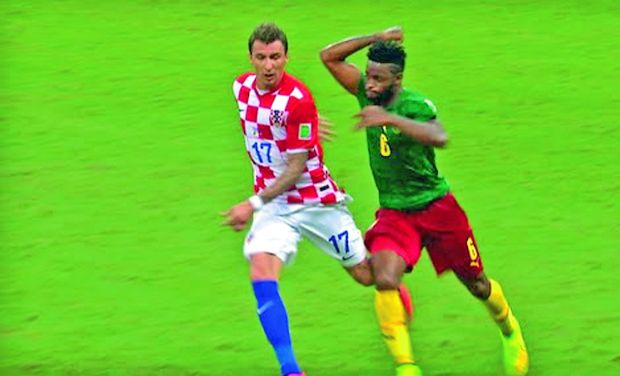 « C’est une bêtise », Alexandre Song se prononce enfin sur son coup de coude à Mandzukic au Mondial 2014