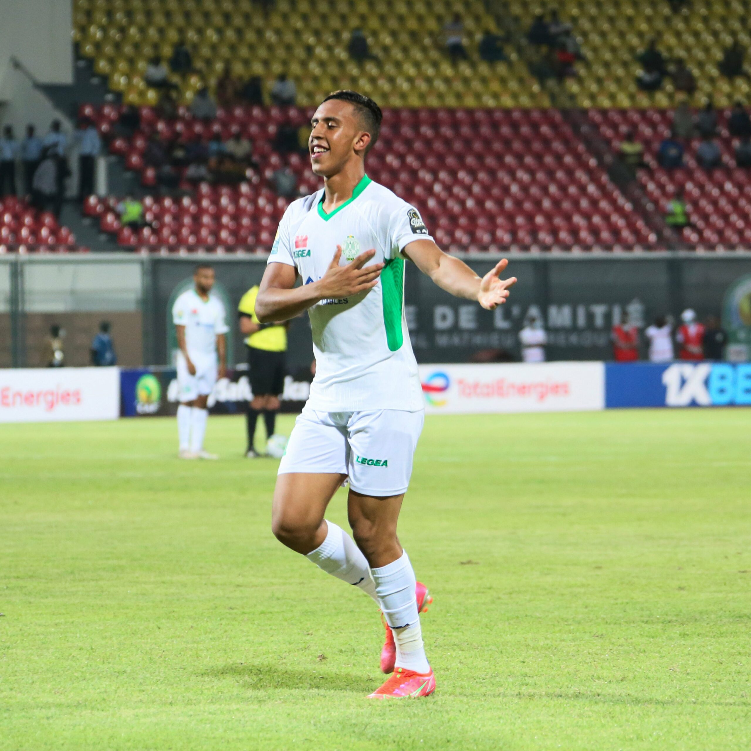 Le Raja Casablanca s’offre la JSK et remporte la Coupe CAF dans la douleur !