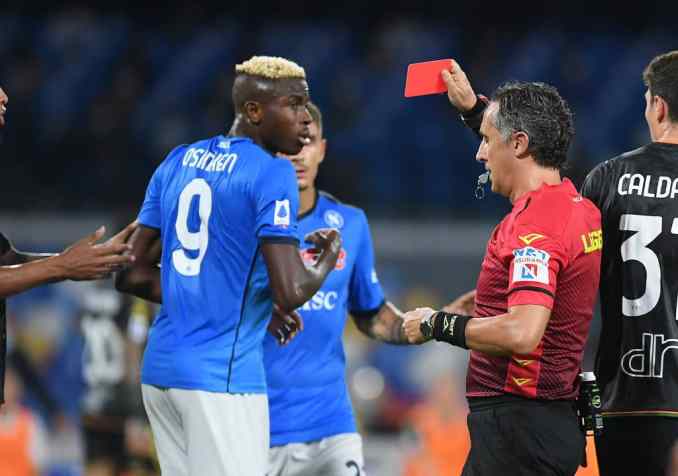 Naples fera appel de la suspension de deux matchs d’Osimhen